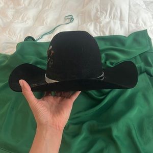 Kemosabe cowboy hay with real bullet woven in and silver leather belt .size7 1/8